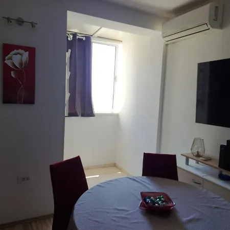 Maris Apartment *